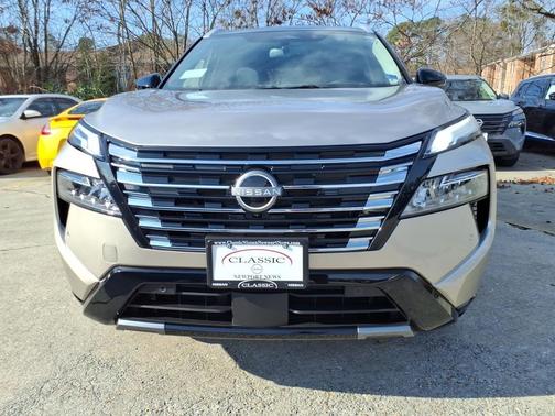 Champagne Silver Metallic/Super Black 2026 Nissan Rogue Platinum