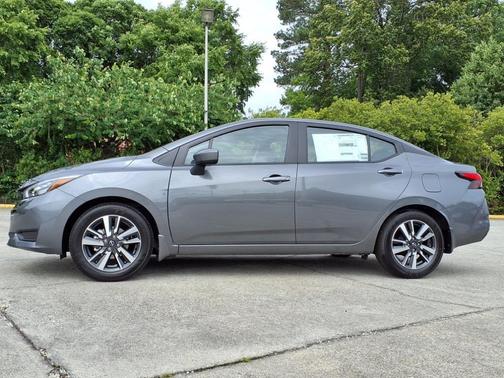 Gun Metallic 2025 Nissan Versa 1.6 SV