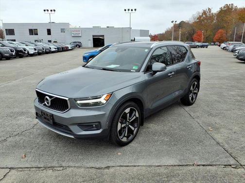 2019 Volvo XC40 T5 Momentum