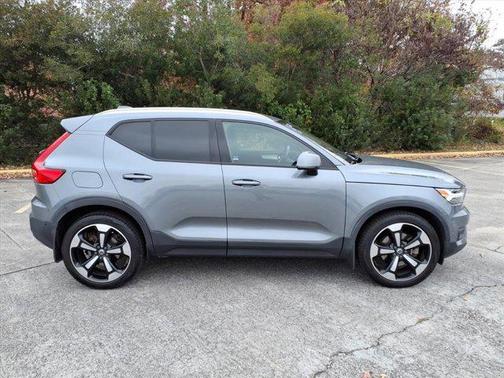 2019 Volvo XC40 T5 Momentum