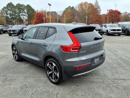 2019 Volvo XC40 T5 Momentum