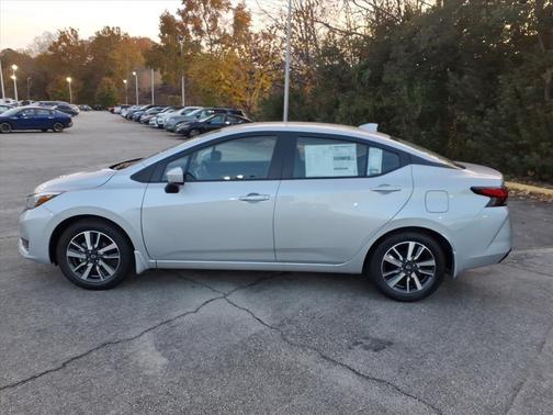 Brilliant Silver Metallic 2025 Nissan Versa 1.6 SV