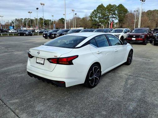 2023 Nissan Altima SR FWD