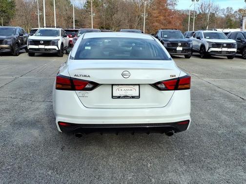 2023 Nissan Altima SR FWD