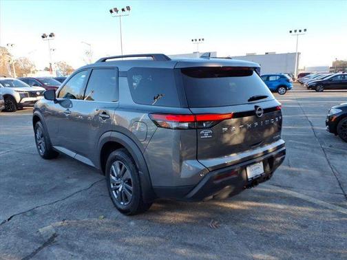 2024 Nissan Pathfinder SV 4WD