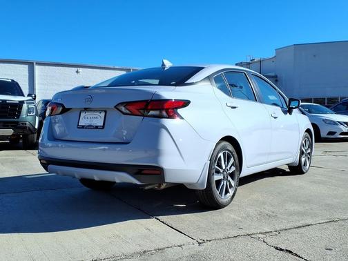 Gray Sky Pearl 2025 Nissan Versa 1.6 SV