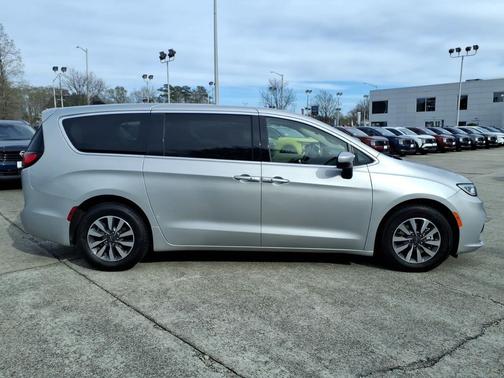 Silver Mist Clearcoat 2023 Chrysler Pacifica Hybrid Touring L