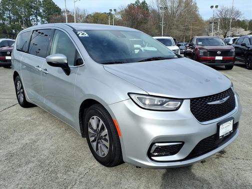 2023 Chrysler Pacifica Hybrid Touring L
