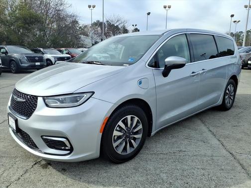 2023 Chrysler Pacifica Hybrid Touring L
