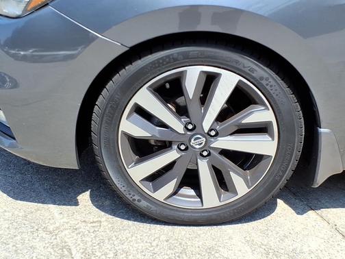 Gun Metallic 2020 Nissan Versa 1.6 S