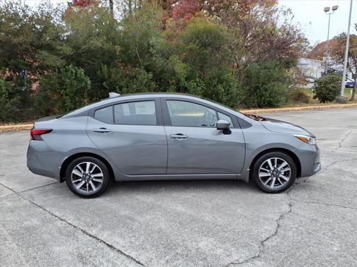 Gun Metallic 2025 Nissan Versa 1.6 SV