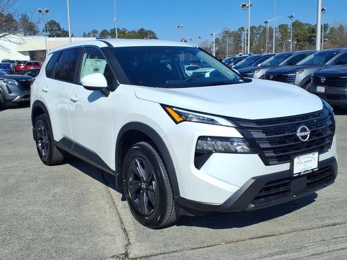 Everest White Pearl Tricoat 2026 Nissan Rogue SV