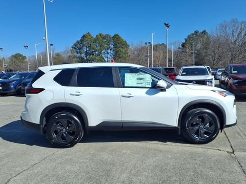 Everest White Pearl Tricoat 2026 Nissan Rogue SV