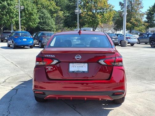 Scarlet Ember Tintcoat 2025 Nissan Versa 1.6 SV