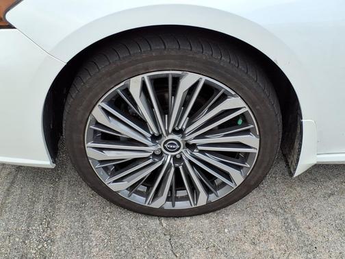 Pearl White Tricoat 2024 Nissan Altima 2.5 SL