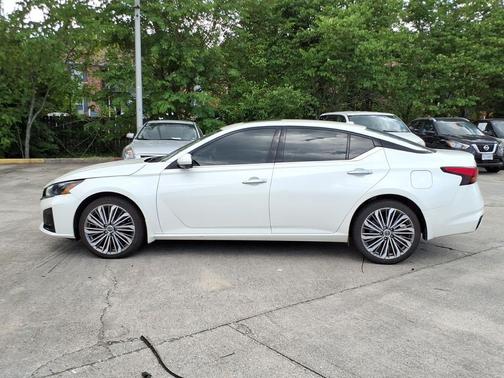 Pearl White Tricoat 2024 Nissan Altima 2.5 SL