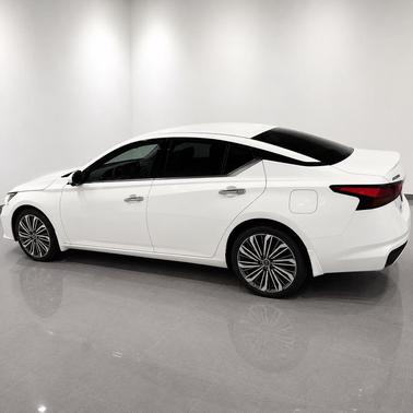 Pearl White Tricoat 2024 Nissan Altima 2.5 SL