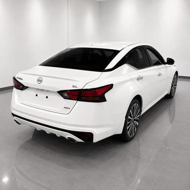 Pearl White Tricoat 2024 Nissan Altima 2.5 SL
