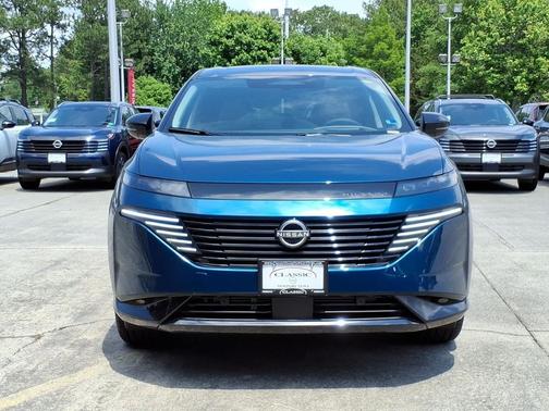 Aurora Blue Pearl Metallic/Super Black 2026 Nissan Murano Platinum
