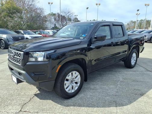 Super Black 2022 Nissan Frontier SV