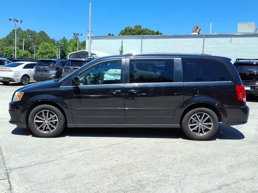 Black Onyx Crystal Pearlcoat 2017 Dodge Grand Caravan SXT