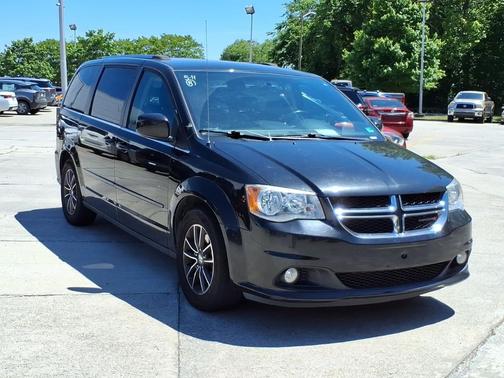 Black Onyx Crystal Pearlcoat 2017 Dodge Grand Caravan SXT