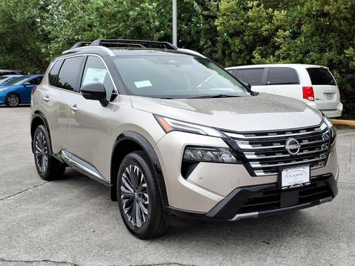 Champagne Silver Metallic/Super Black 2026 Nissan Rogue Platinum