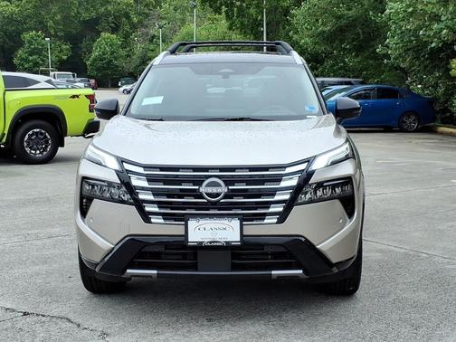 Champagne Silver Metallic/Super Black 2026 Nissan Rogue Platinum