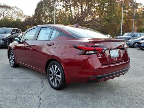 Scarlet Ember Tintcoat 2025 Nissan Versa 1.6 SV