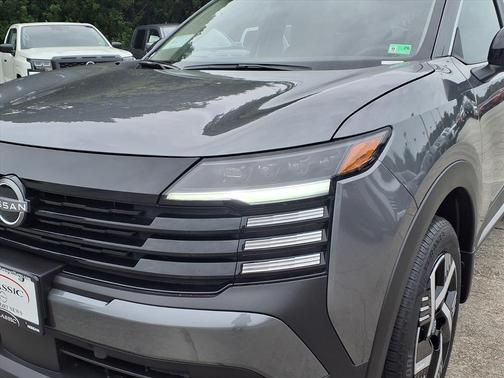 Gun Metallic 2026 Nissan Kicks SV