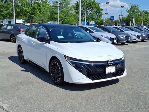 Aspen White Tricoat/Super Black 2026 Nissan Sentra SR
