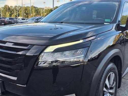 Super Black 2023 Nissan Pathfinder SL 4WD