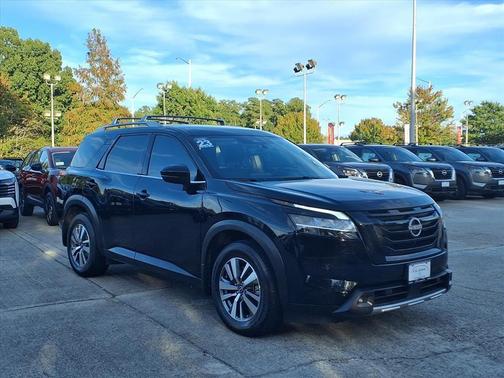 Super Black 2023 Nissan Pathfinder SL 4WD