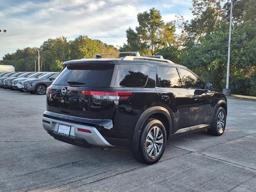 2023 Nissan Pathfinder SL 4WD