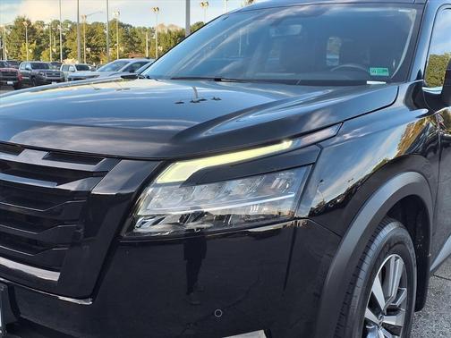 2023 Nissan Pathfinder SL 4WD