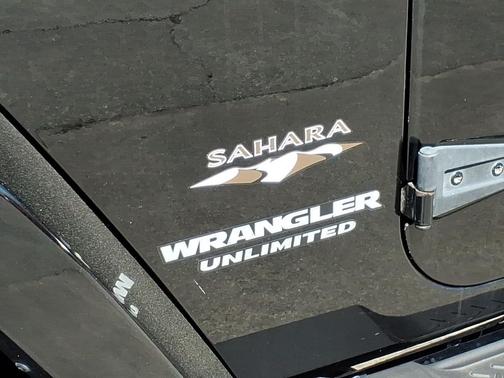 Black Clearcoat 2016 Jeep Wrangler Unlimited Sahara