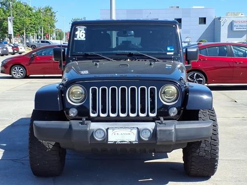 Black Clearcoat 2016 Jeep Wrangler Unlimited Sahara