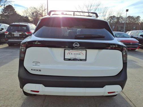 2026 Nissan Kicks SV