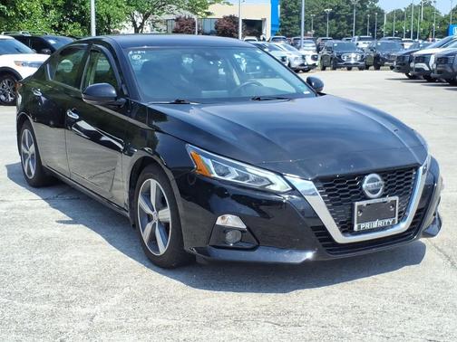 Super Black 2019 Nissan Altima 2.5 SV
