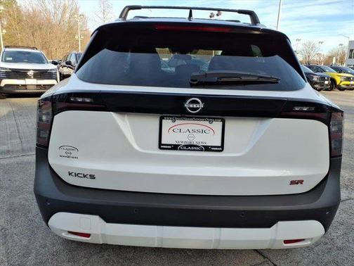 2026 Nissan Kicks SR