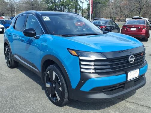 2025 Nissan Kicks SR