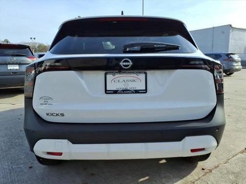 2026 Nissan Kicks SV