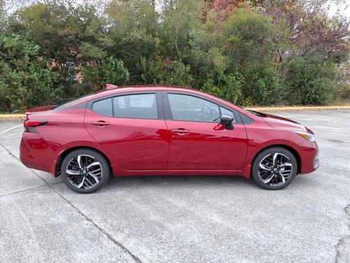 Scarlet Ember Tintcoat 2025 Nissan Versa 1.6 S