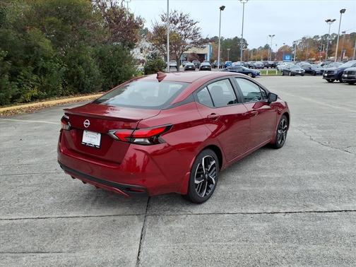 Scarlet Ember Tintcoat 2025 Nissan Versa 1.6 S