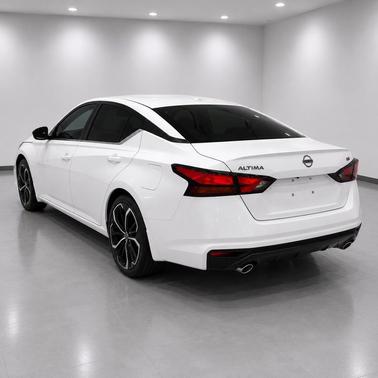 Pearl White Tricoat 2023 Nissan Altima SR FWD
