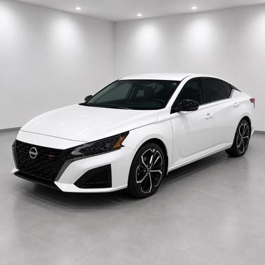 Pearl White Tricoat 2023 Nissan Altima SR FWD