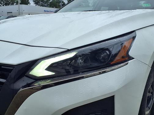 2023 Nissan Altima SR FWD