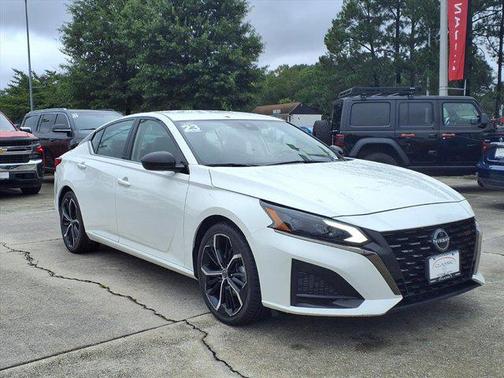 2023 Nissan Altima SR FWD