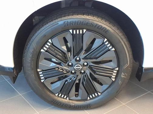 Everest White Pearl Tricoat 2026 Nissan Murano Platinum