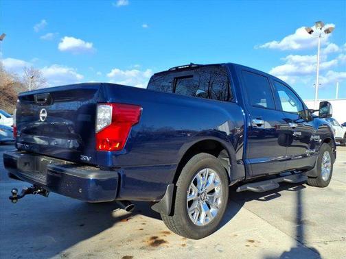 2023 Nissan Titan SV